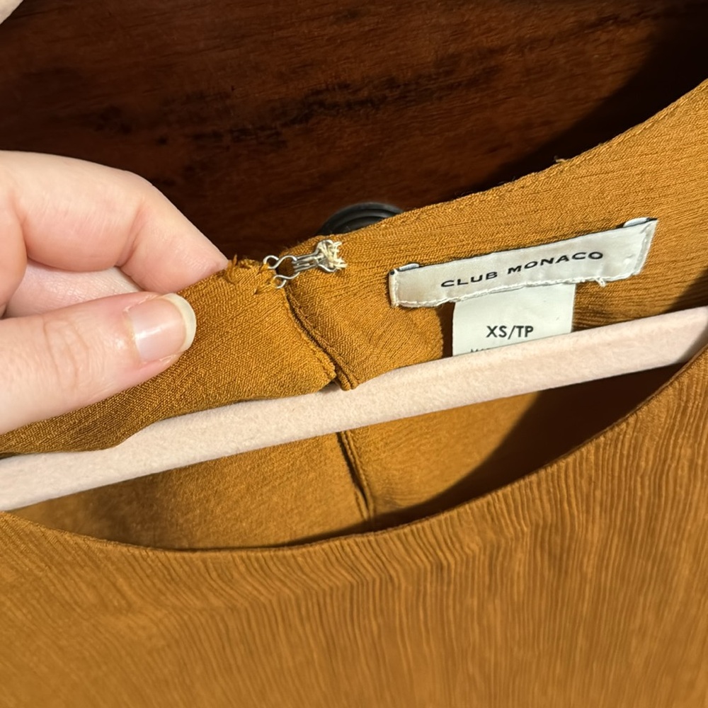Club Monaco Rust Top - Picture 3 of 3